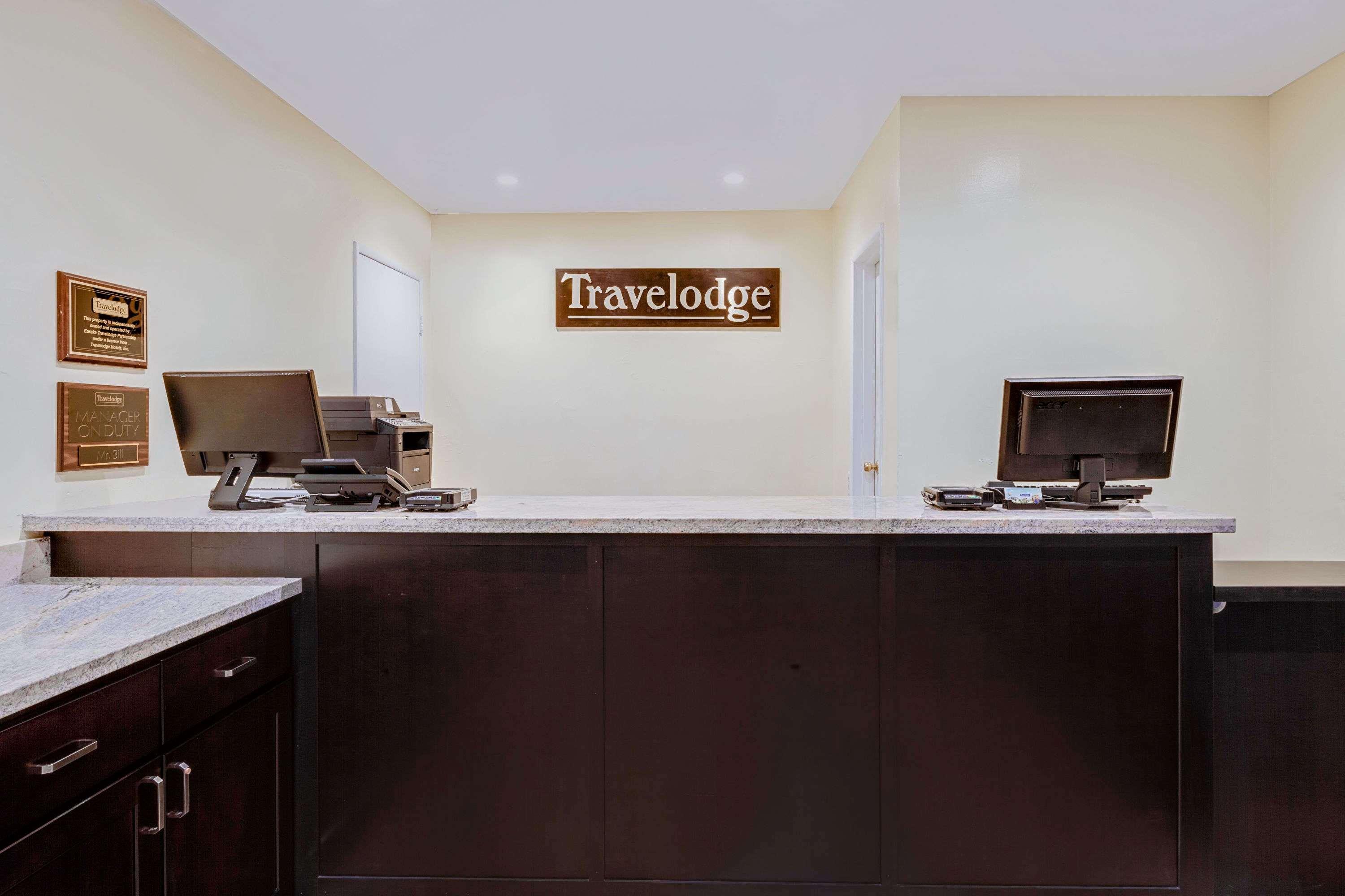 Travelodge By Wyndham Юрика Экстерьер фото